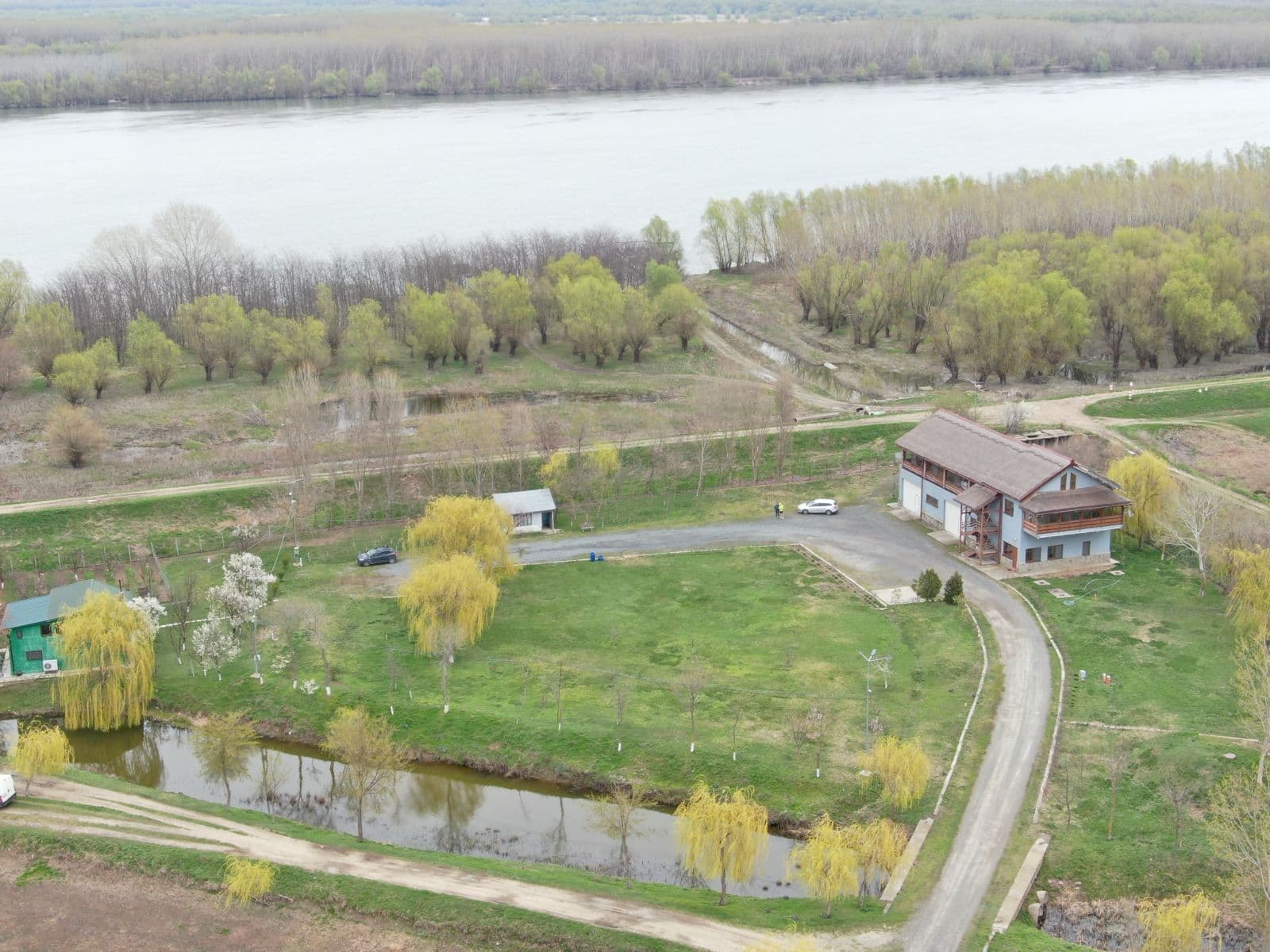Complex pescuit sportiv de vânzare — detaliu locație Dunăre