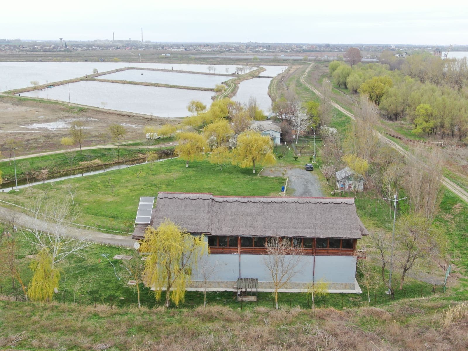 Complex pescuit Chiscani — atmosferă pe malul fluviului