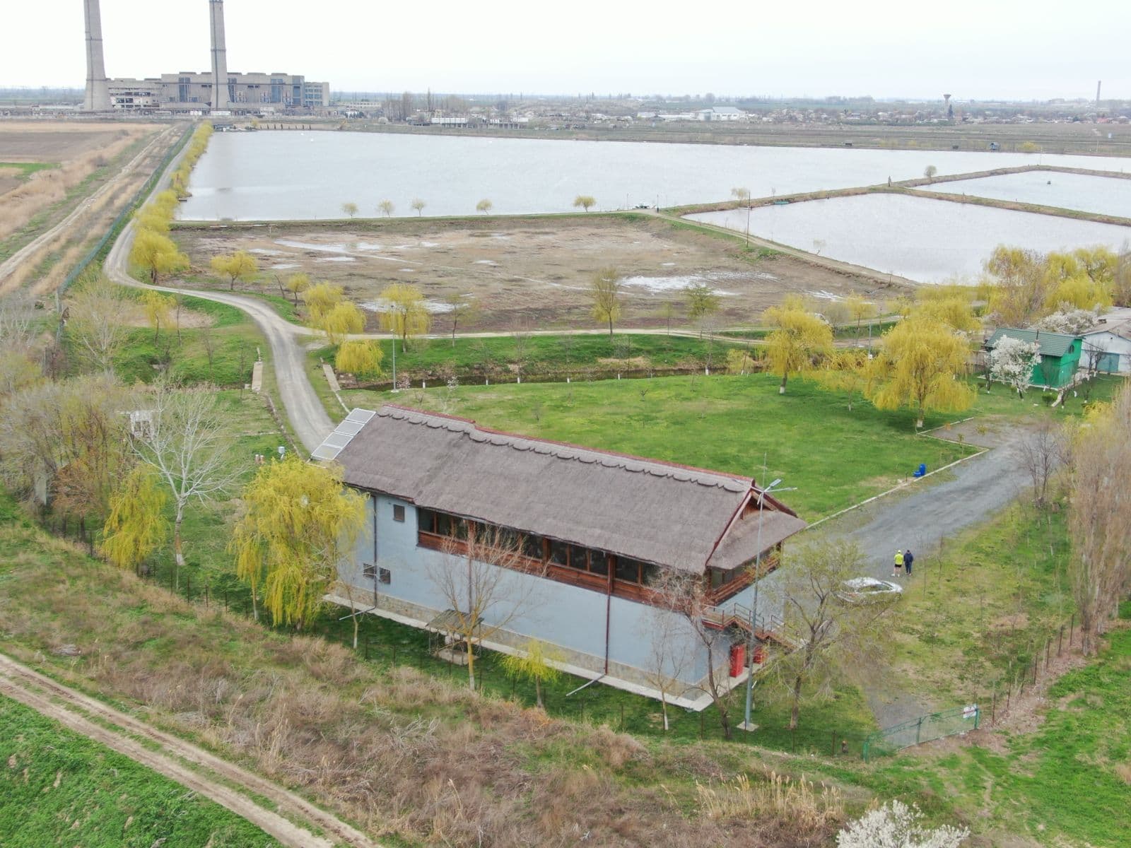 Complex de pescuit sportiv Chiscani — vedere generală pe malul Dunării