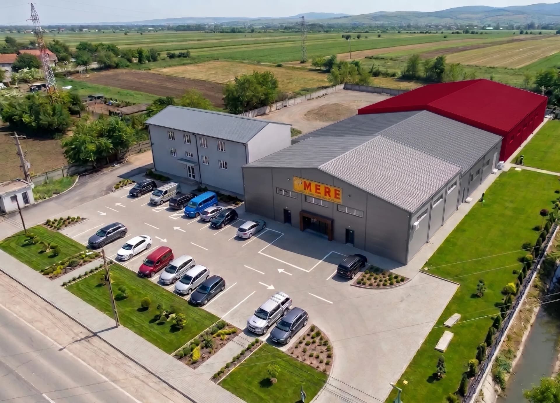 Hală industrială de 800 m² de închiriat în Brăila — vedere exterioară